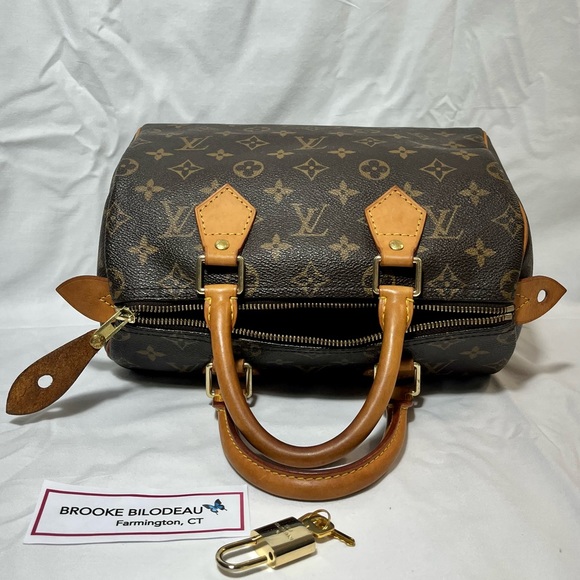 SOLD- Authentic Louis Vuitton Speedy 25 Monogram - Picture 5 of 16